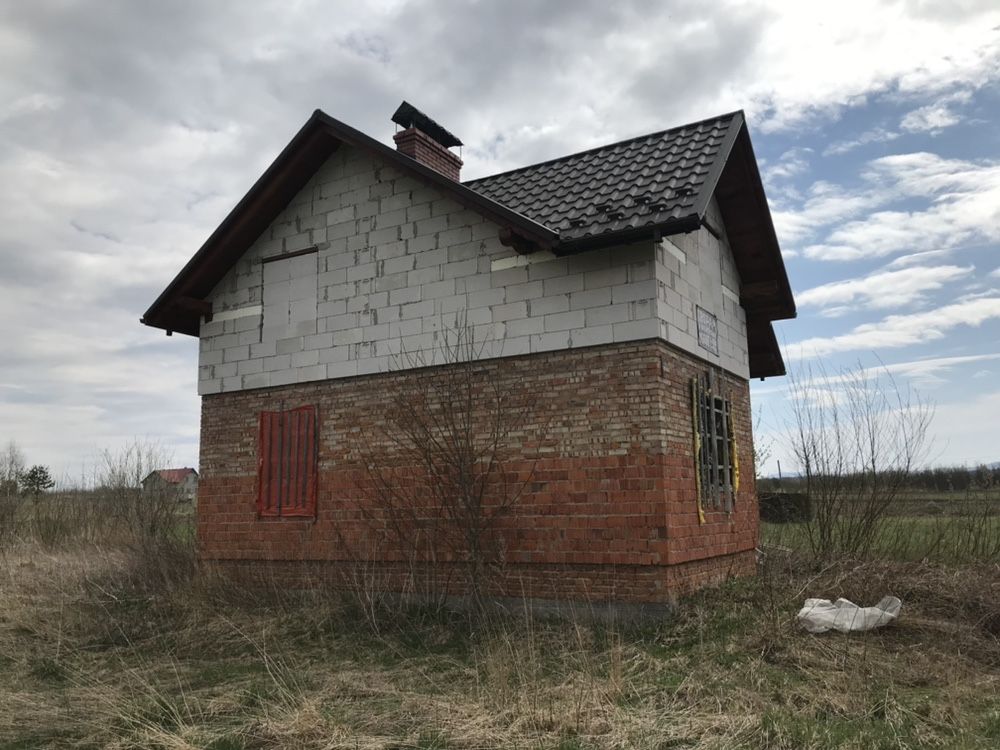 Будинок накритий недобудований хороше планування