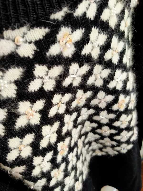 Czarny sweter vintage angora kwiaty s oversize
