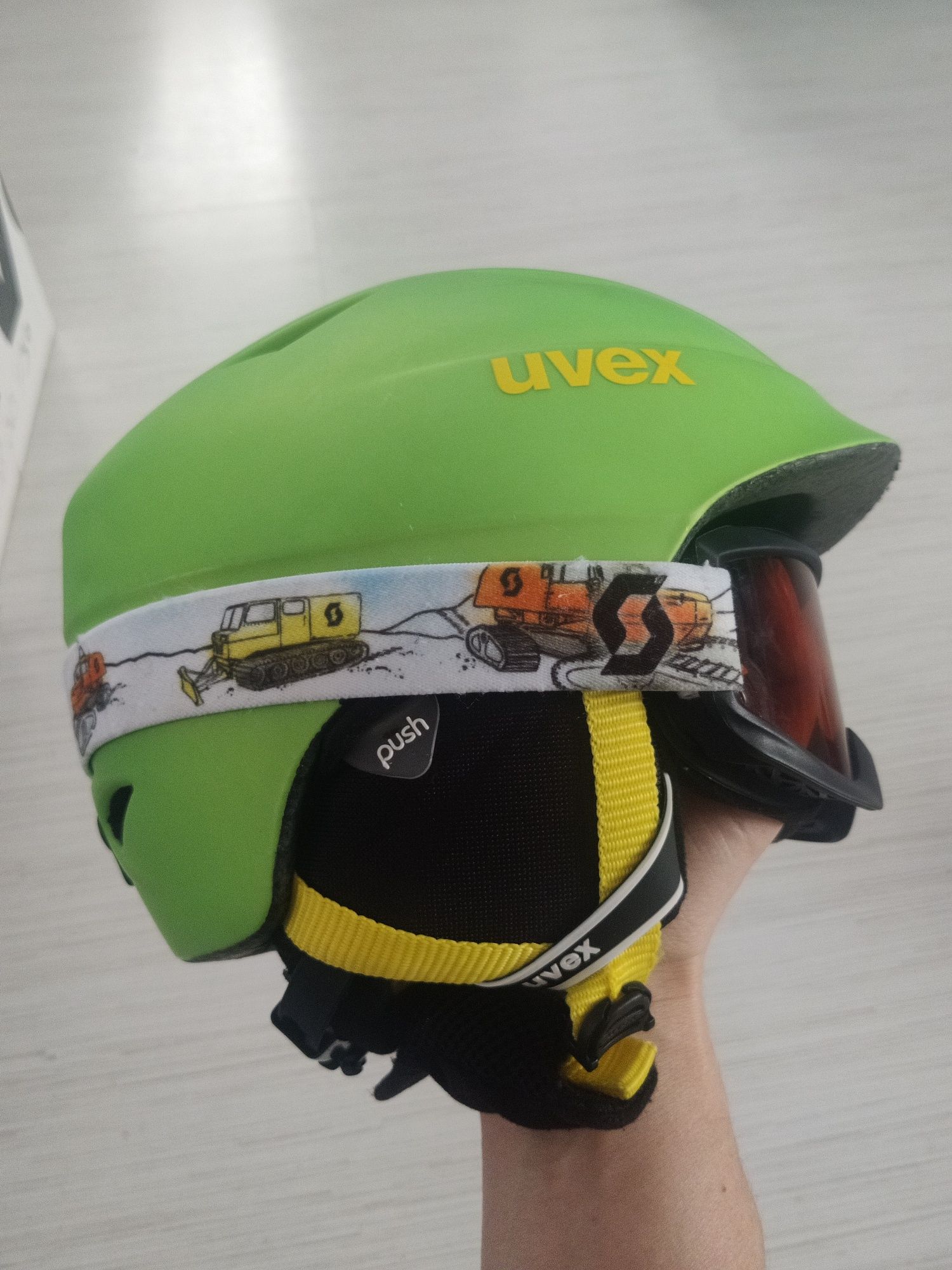 Kask UVEX 52-54cm +gogle Scott