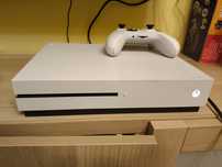 Xbox One S z napędem i gra FIFA