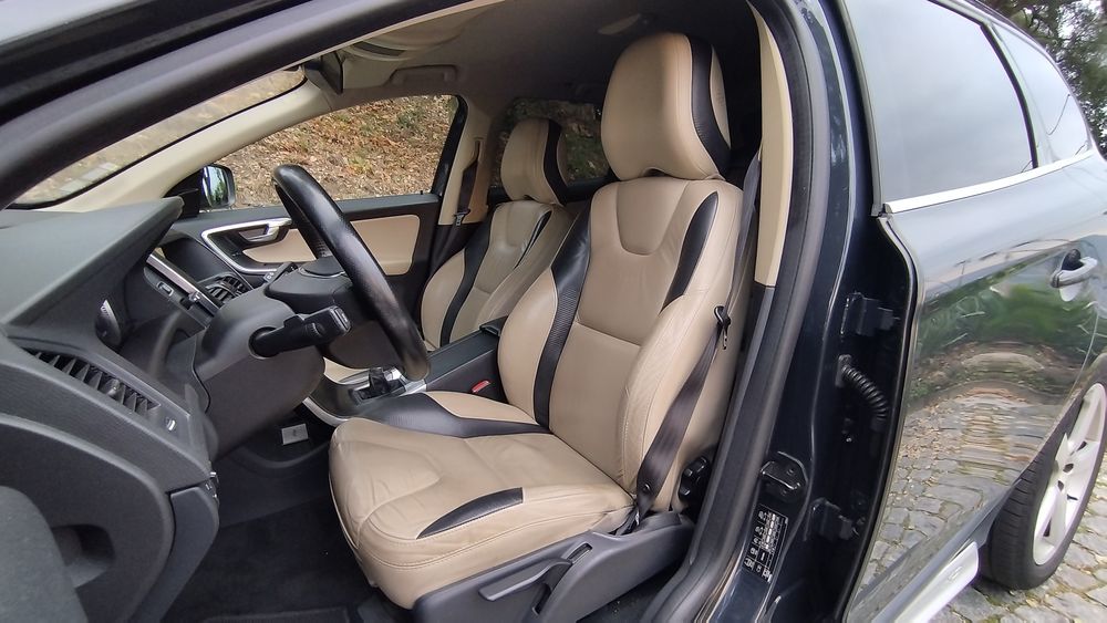 Volvo XC 60 R-DESIGN versão 85 anos