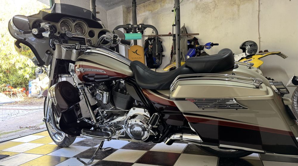 Harley Davidson street glide cvo