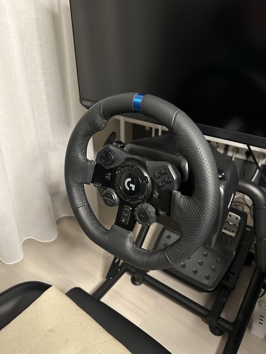 Продаю Logitech G923 TRUEFORCE (PS5/PS4/PC)