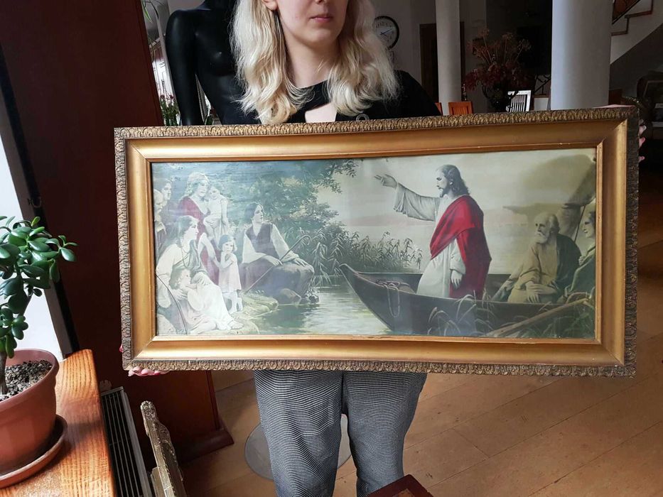Obraz stara reprodukcja JEZUS NA ŁODZI w złotej ramie za szybą 86x43cm