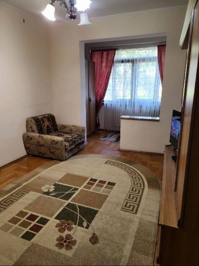 Продаю 1 кім в центрі без посередників
