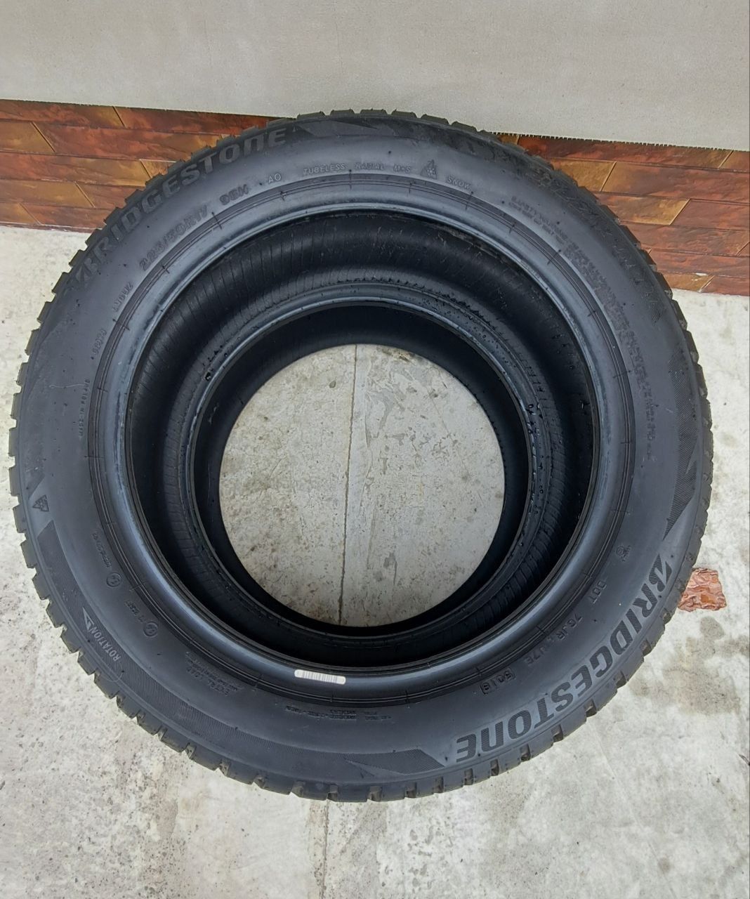 Продам резину BRIDGESTONE 225/50 r17