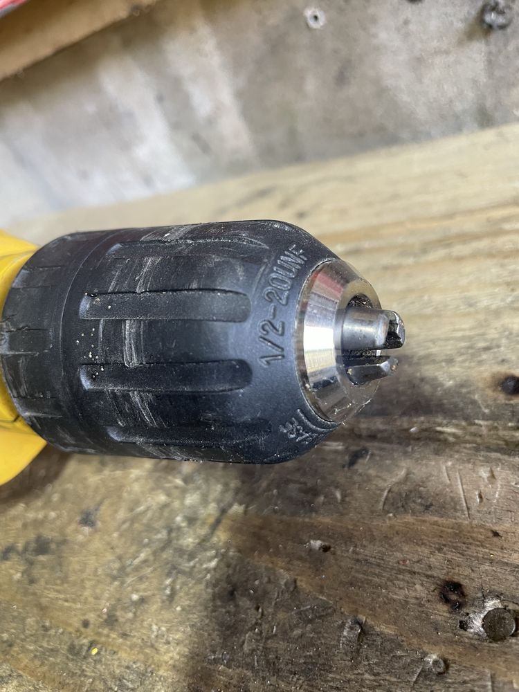 Máquina de Furar DeWALT DW512-qs