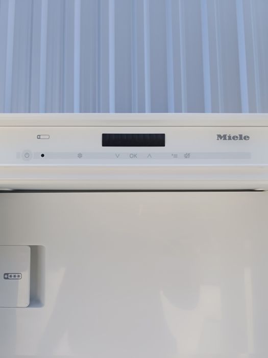 Вбудований холодильник Miele K37682