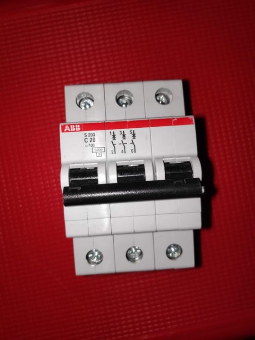 Disjuntor trifásico 20A ABB