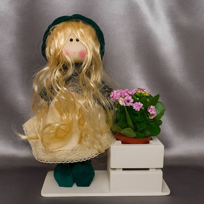 Інтер'єрна лялька з кошиком