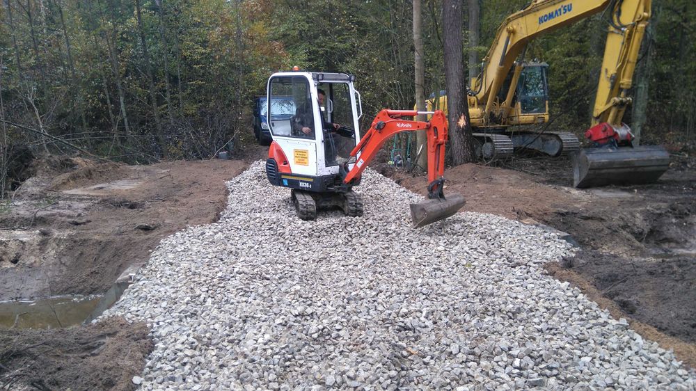 usługi koparką, spycharką, ładowarką, walcem drogowym