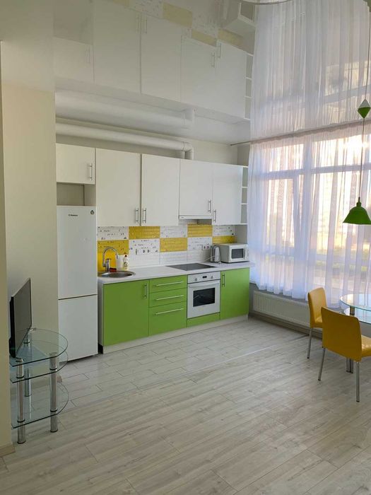 Здам світлу 1-к квартиру з шикарним видом з вікна