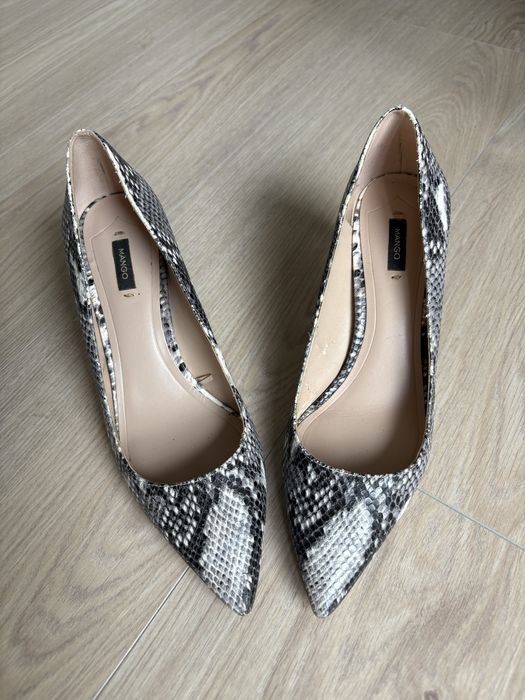 buty na obcasie Mango 39 wężowa skóra