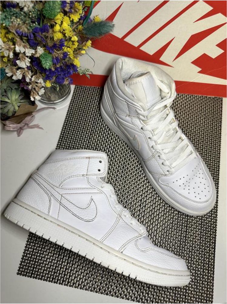 Оригінальні кросівки jordan 1 mid white (554724-130)