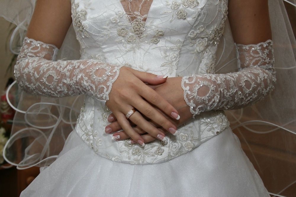 Очень красивое, роскошное и элегантное свадебное платье!