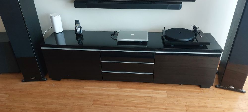 Aparador preto lacado em excelente estado | Ermesinde