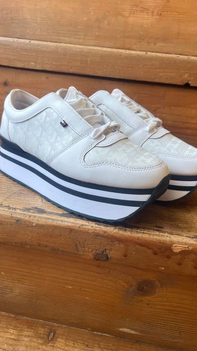 Tommy Hilfiger,  нові кросівки