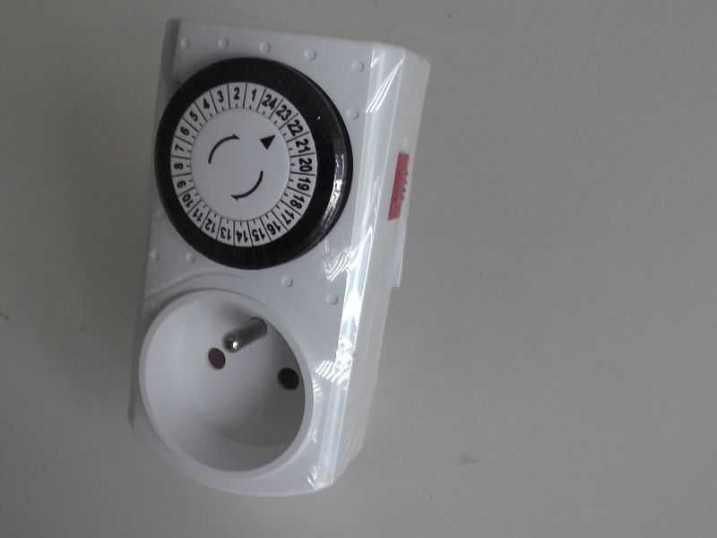 Programator Mechanicznyczasowy EMOS 15FD/3A timer dobowy