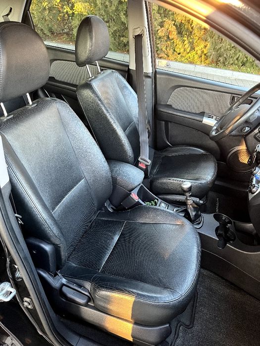 Повноприводне авто в гарному стані деталі за телефоном