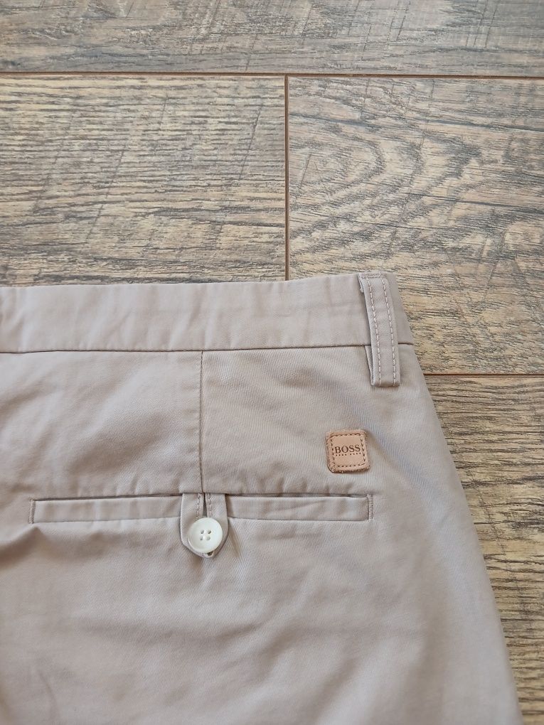Штани, джинси Hugo Boss р 50 ( W32 L32) ц 1200 гр, стан нових