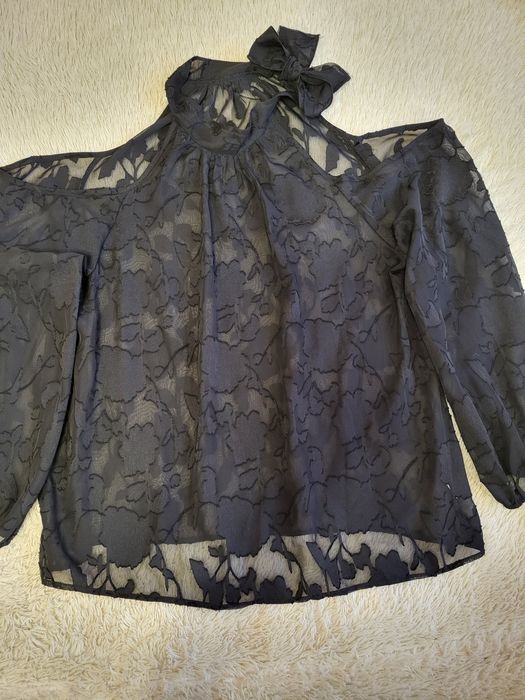 Нарядна блуза,MADE IN CHINA,розмір-52.Вишуканий фасон,б/у.Ціна-300 гр.