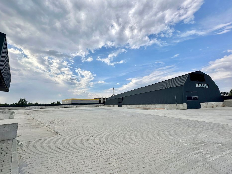 Продаж складського приміщення з великою територією біля Варшавки