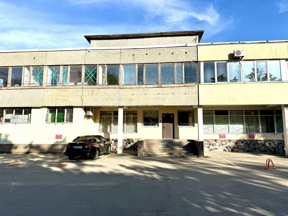Оренда офісу з ремонтом, меблями, 180,3 м.кв, всі коммунікації
