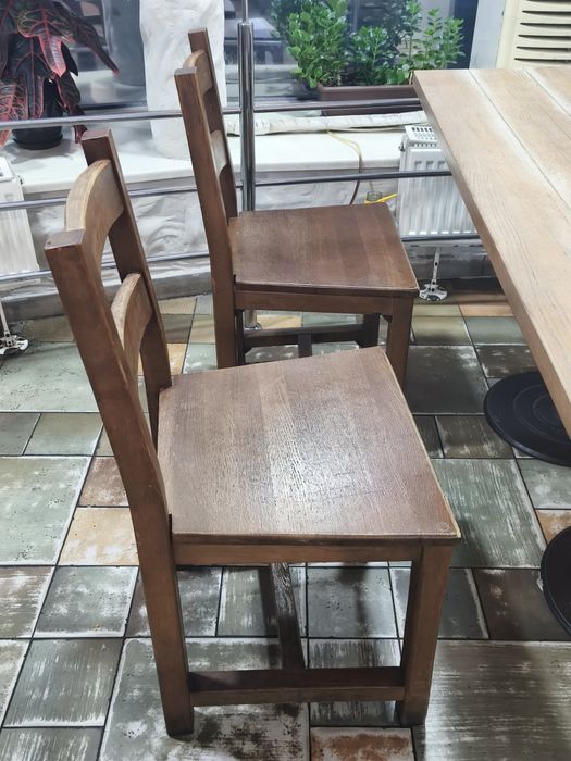 Дерев'яні столи  та стільці