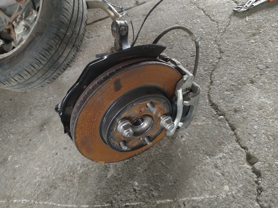 Zwrotnica Tarcza Zacisk Toyota Yaris Cross Hybryda Wysyłka