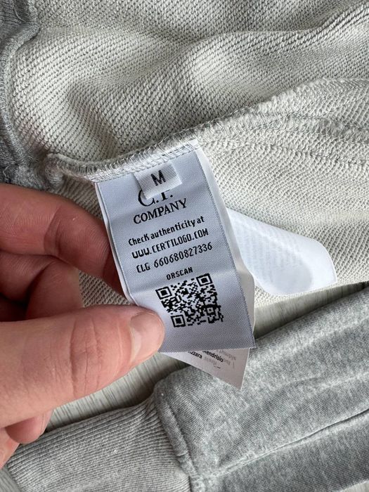 Зіп худі CP Company з лінзами

Розміри:S,M,L,Xl

в фірмінному пакеті