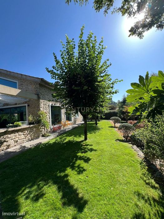 Moradia em Viseu com Vista Panorâmica e Jardim Privado