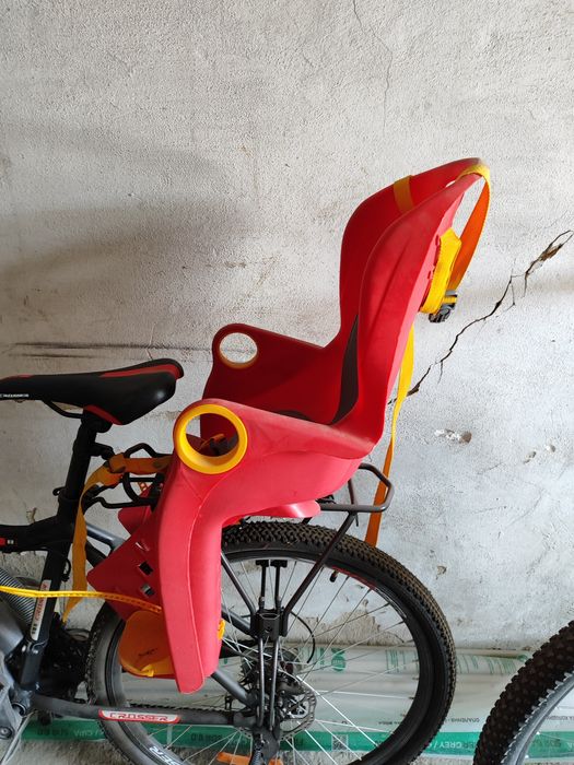 Дитяче крісло для велосипеда.