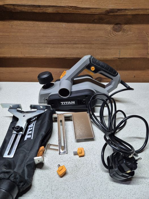 Titan Strug Elektryczny 900w