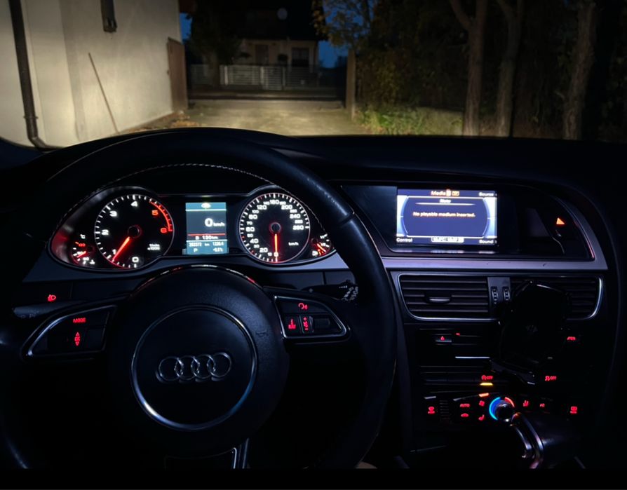 Audi A4B8 Lift 2012 rok 2.0tdi 144Ps