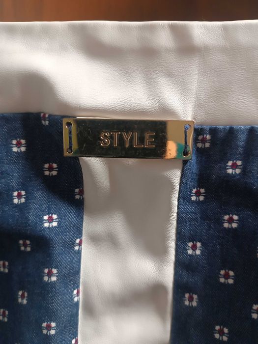 Джинсове коротке плаття з вставками з екошкіри