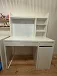 Secretária ikea Micke 105x50 + prateleiras
