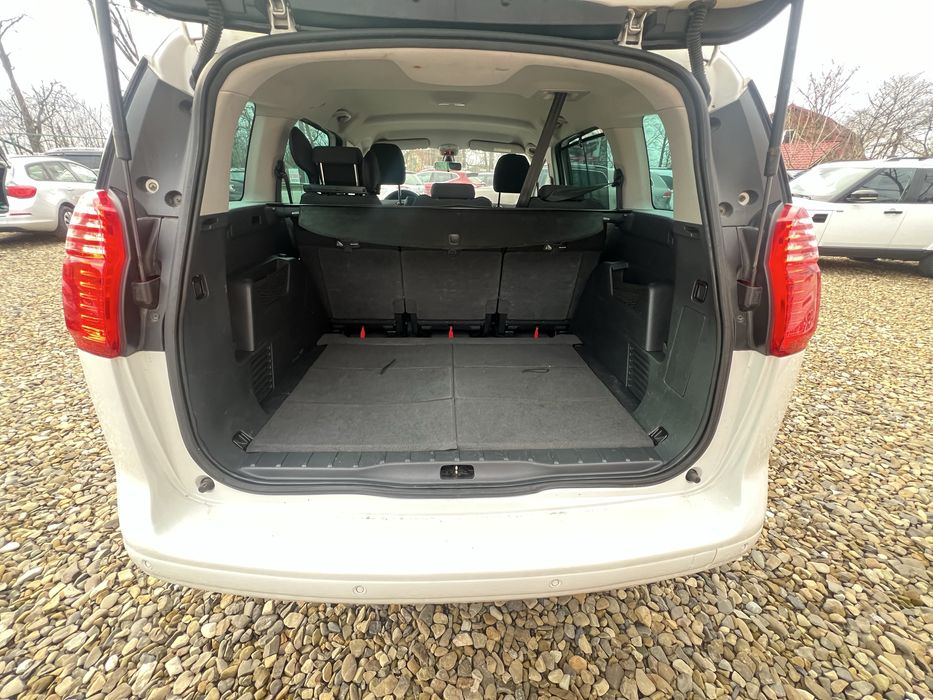 Сімейна машина в дуже гарному стані за всіма деталями телефонуйте