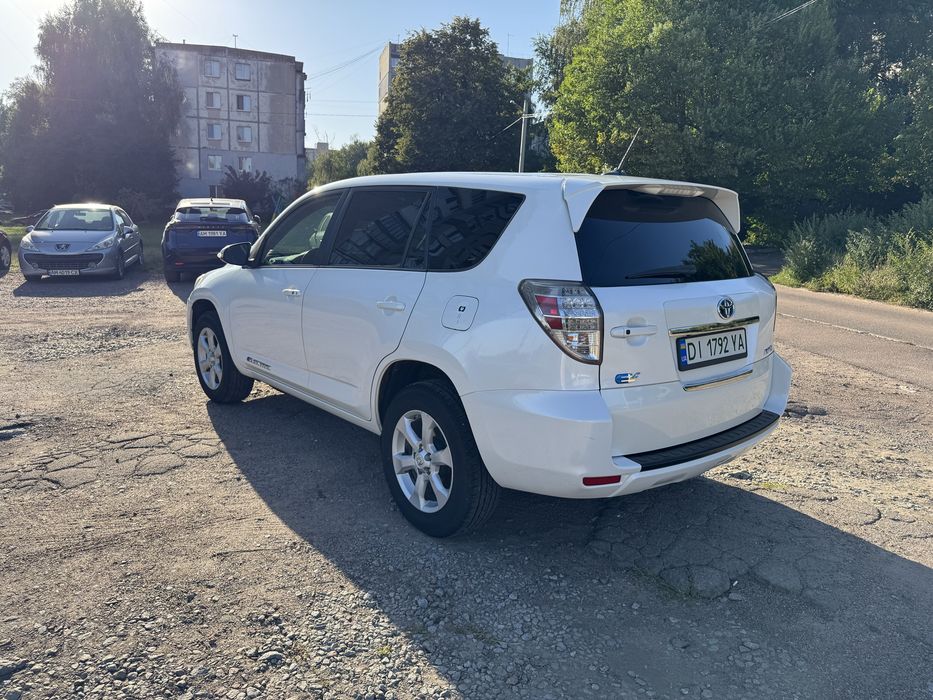 Toyota rav4, electric 42kw запас ходу 150-170км