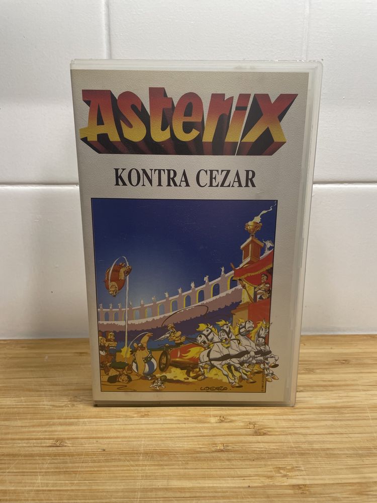 VHS Asterix kontra cezar