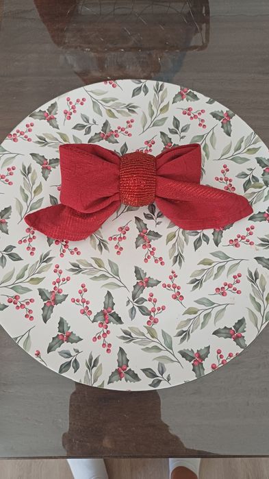 Bases de pratos e guardanapos