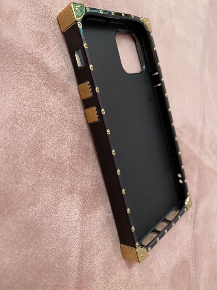 LV Capa iPhone 11 Pro - camel com letras pretas (nova)