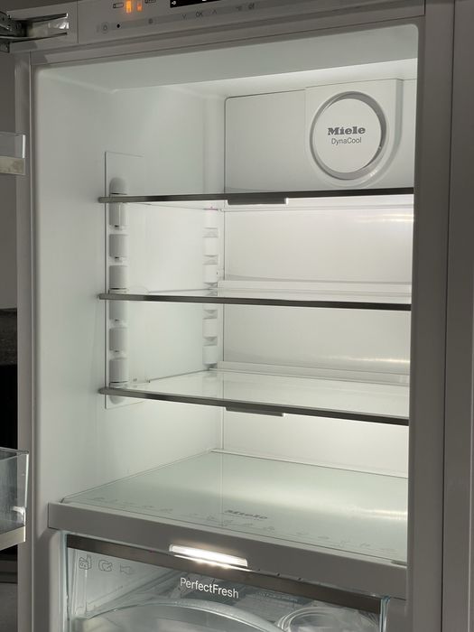 Side-by-Side!Вбудований Холодильник Miele KFN 37692 | KFN 37682