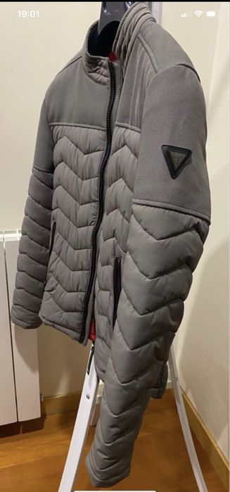 Blusão Guess Alcochoado e relente à àgua tamanho S