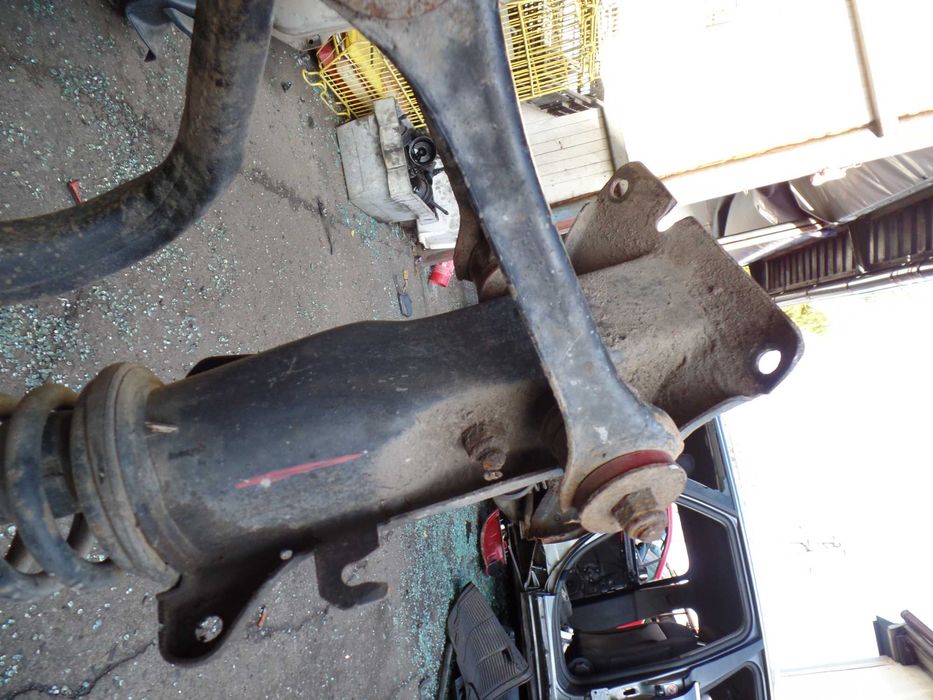 Lis5 Mocowanie amortyzatora audi a4 b5 QUATTRO prawy tylny