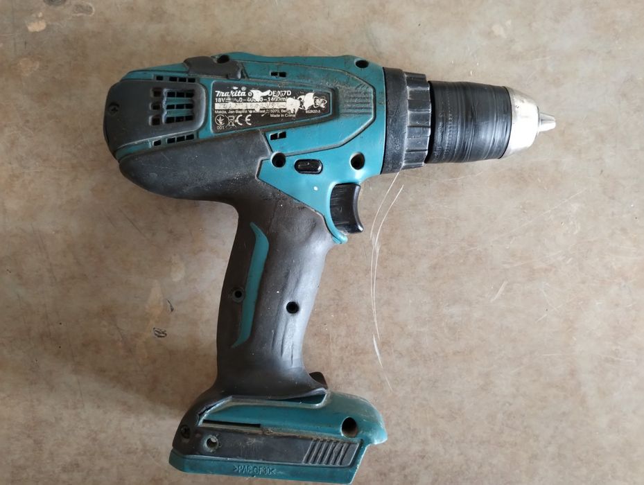 Шуруповерт по запчастям Makita DF 457  D.