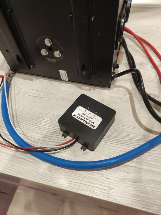 ДБЖ Volt Polska 24 на 220 вольт 1400-2000 Ватт чистий синус + балансир