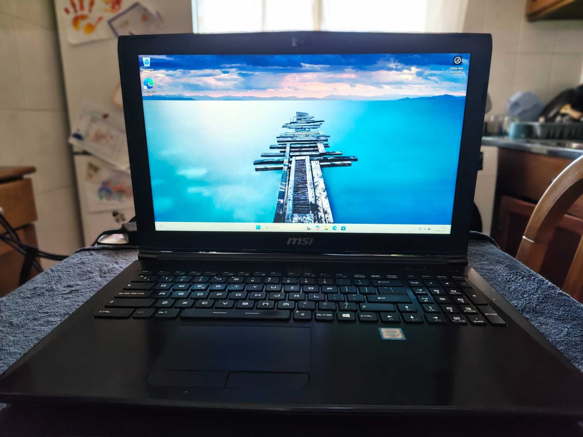 Portátil i7-6700HQ • 16GB RAM • SSD 240GB + HDD 700GB • Em bom estado!