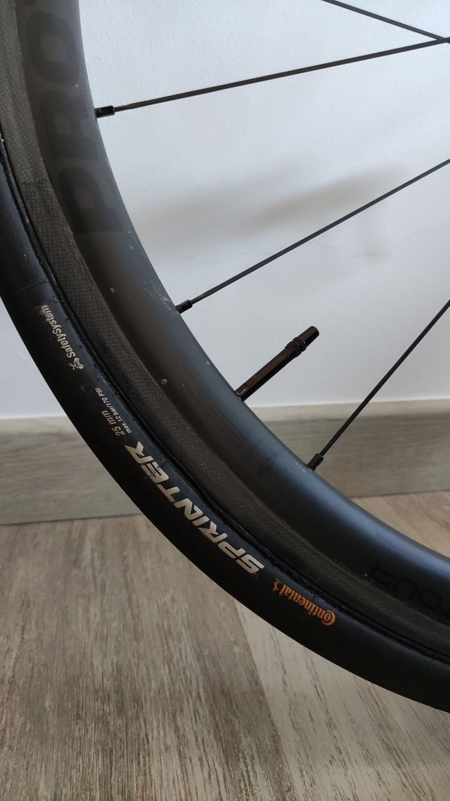 Roda frente ciclismo carbono prototype sp3 cubo SP1 com eixos e pneus