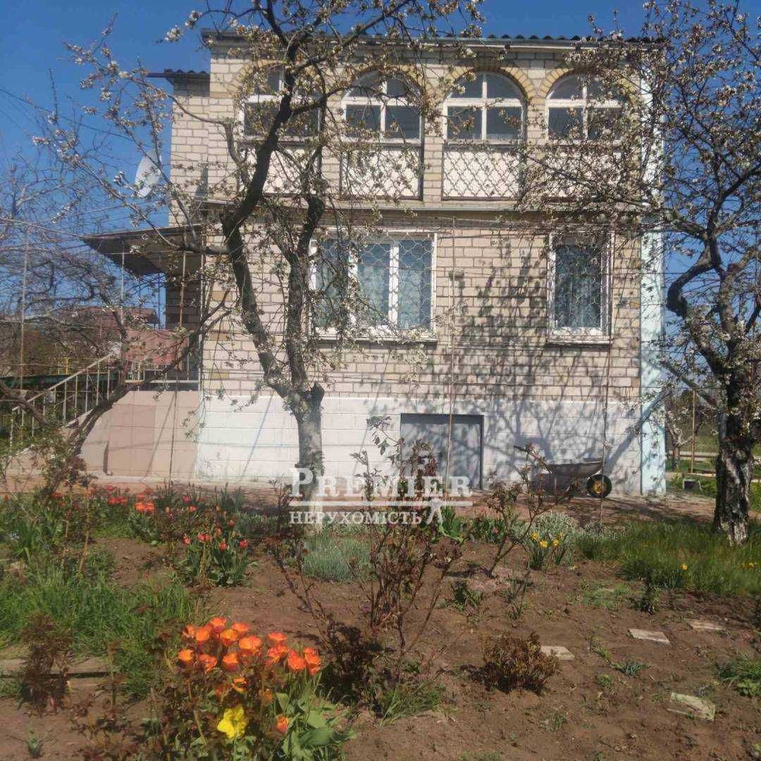 2-поверховий будинок з видом на лиман.