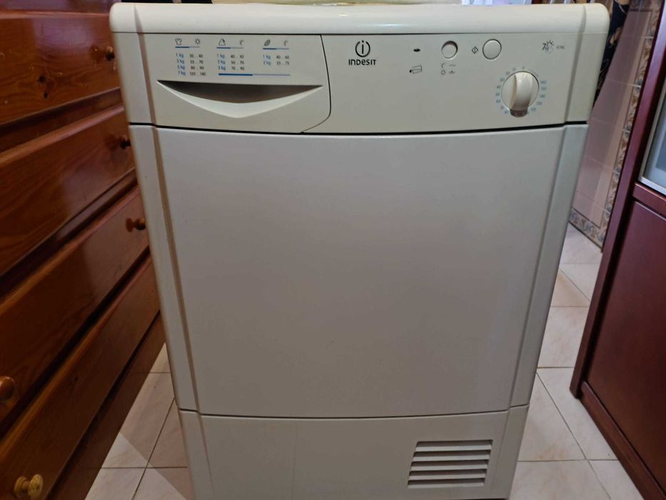 Máquina de Secar Indesit IS70CEX